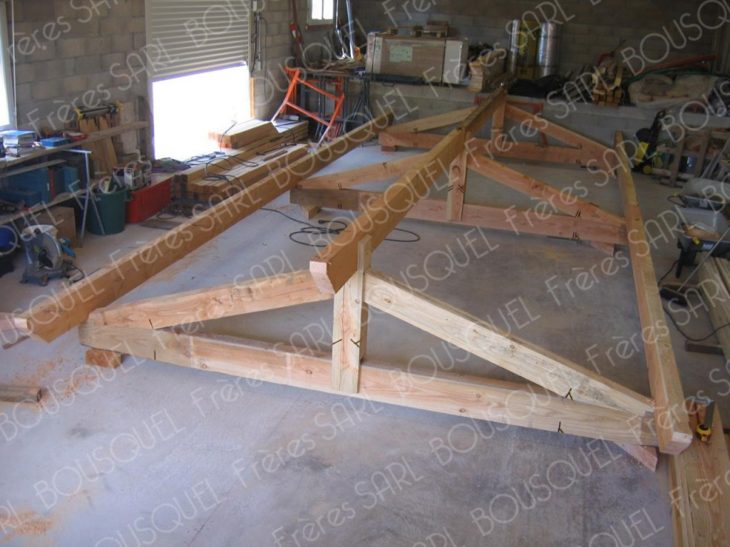Charpente - Taille en atelier d'une charpente traditionnelle